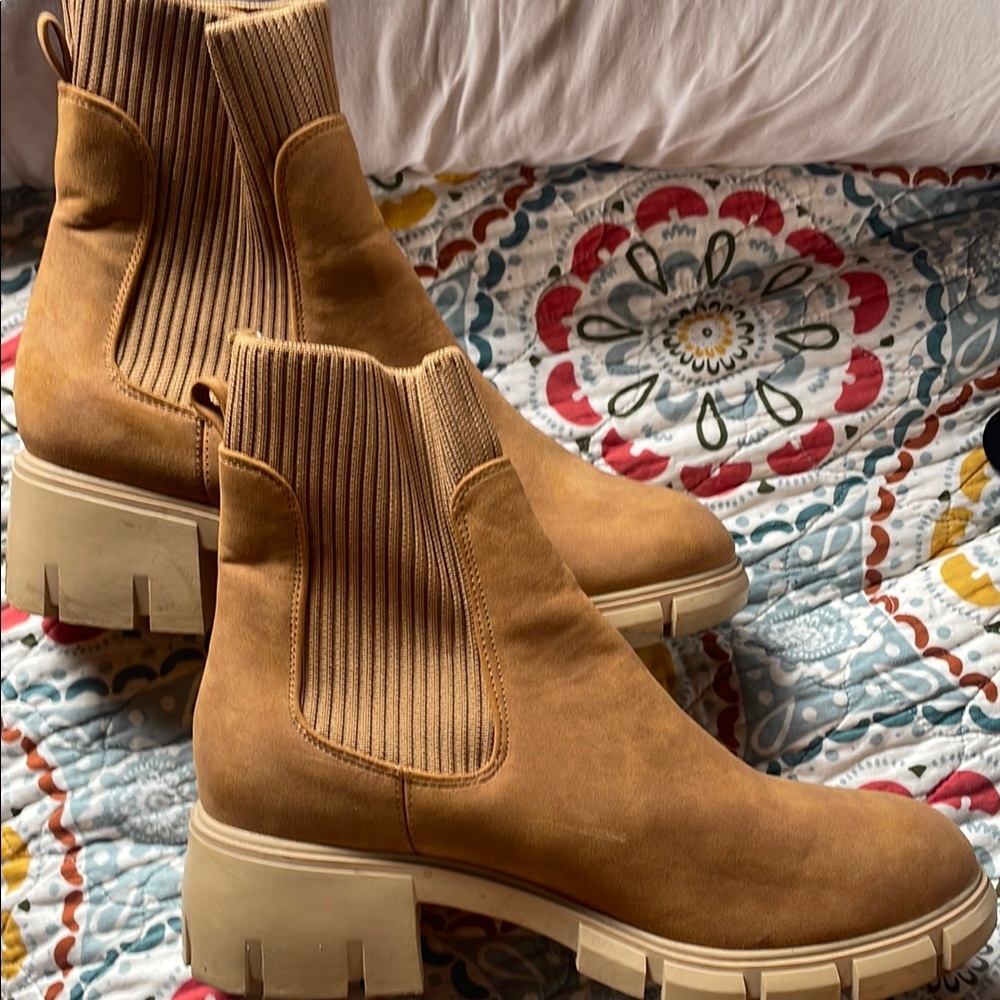 Tan Chelsea Boots
